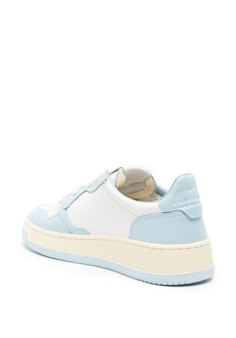 Sneakers in pelle di vitello celeste e bianca con logo Autry sul lato AUTRY | AULW-WB40WHT/ST BLUE